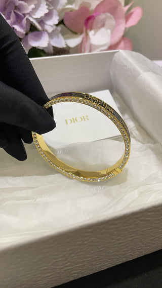 𝐃𝐢𝐨 * New Night Code Black Enamel Gold-Plated Letter Accented Bangle