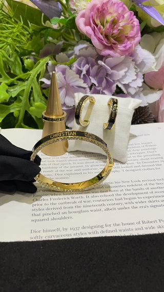 𝐃𝐢𝐨 * New Night Code Black Enamel Gold-Plated Letter Accented Bangle