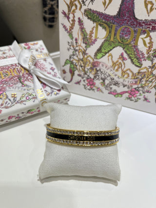 𝐃𝐢𝐨 * 25-year-old, new model, black enamel, gold-plated, letter-patterned, open-faced bracelet.