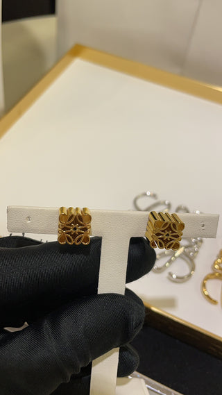 LOEW* Back in Style: Vibrant Diamond-Patterned Gold Earrings