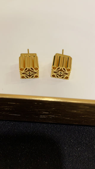 LOEW* Back in Style: Vibrant Diamond-Patterned Gold Earrings