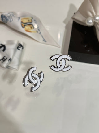 𝑪𝒉𝒂𝒏𝒆* New 25s model, white enamel with dual C logo, silver earrings.