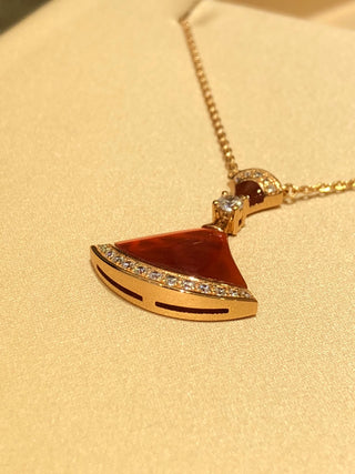 𝐵𝑉𝐿𝐺𝐴𝑅* Large fan with diamonds, red agate, and rose gold necklace.