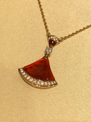 𝐵𝑉𝐿𝐺𝐴𝑅* Large fan with diamonds, red agate, and rose gold necklace.