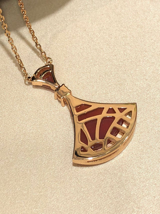 𝐵𝑉𝐿𝐺𝐴𝑅* Large fan with diamonds, red agate, and rose gold necklace.