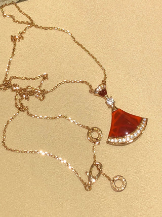 𝐵𝑉𝐿𝐺𝐴𝑅* Large fan with diamonds, red agate, and rose gold necklace.