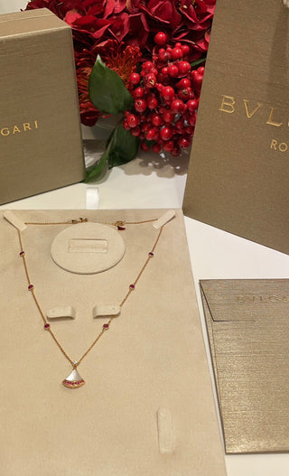 𝐵𝑣𝑙𝑔𝑎𝑟 * Exclusive Fan for the 2024 Qixi Festival Valentine’s Day. DIVAS’DREAM Petite Dress, Pink Diamond, White Pearl, Rose Gold Necklace.