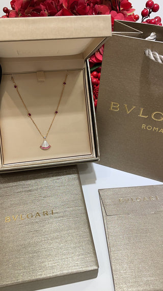 𝐵𝑣𝑙𝑔𝑎𝑟 * Exclusive Fan for the 2024 Qixi Festival Valentine’s Day. DIVAS’DREAM Petite Dress, Pink Diamond, White Pearl, Rose Gold Necklace.