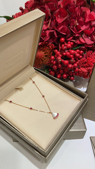 𝐵𝑣𝑙𝑔𝑎𝑟 * Exclusive Fan for the 2024 Qixi Festival Valentine’s Day. DIVAS’DREAM Petite Dress, Pink Diamond, White Pearl, Rose Gold Necklace.