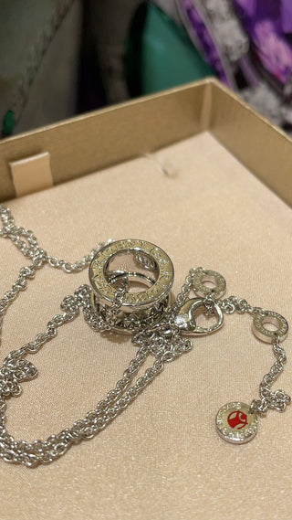 𝐵𝑣𝑙𝑔𝑎𝑟* New Charity Little Red Person Silver Necklace.