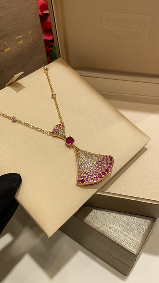 𝐵𝑣𝑙𝑔𝑎𝑟 * Gradient pink gemstone large fan with full-set diamonds