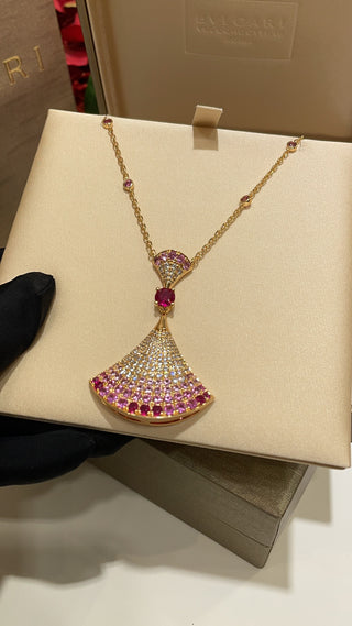 𝐵𝑣𝑙𝑔𝑎𝑟 * Gradient pink gemstone large fan with full-set diamonds