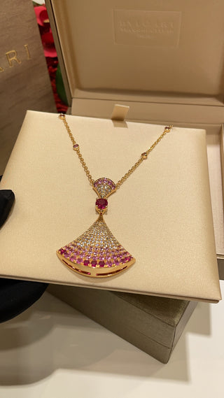 𝐵𝑣𝑙𝑔𝑎𝑟 * Gradient pink gemstone large fan with full-set diamonds