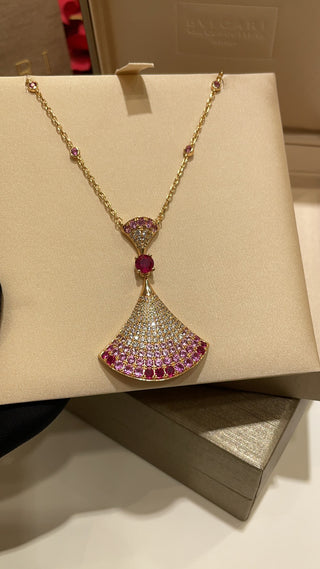 𝐵𝑣𝑙𝑔𝑎𝑟 * Gradient pink gemstone large fan with full-set diamonds
