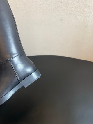 Chane*26ss Early Autumn New Collection: Metal Buckle Belt with High-Topped Boots.
