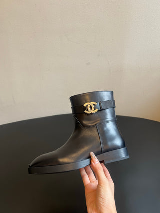 Chane*26ss Early Autumn New Collection: Metal-Clasp Leather Belt Boots