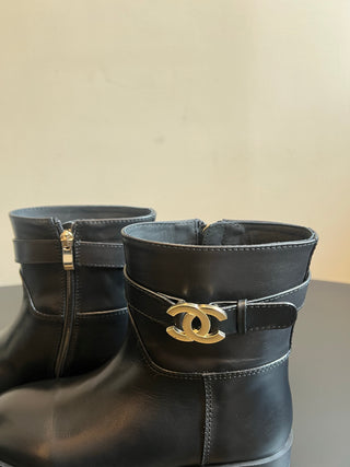 Chane*26ss Early Autumn New Collection: Metal-Clasp Leather Belt Boots