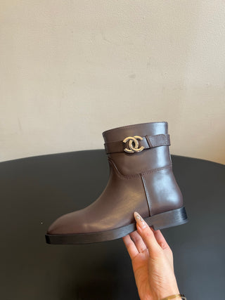 Chane*26ss Early Autumn New Collection: Metal-Clasp Leather Belt Boots