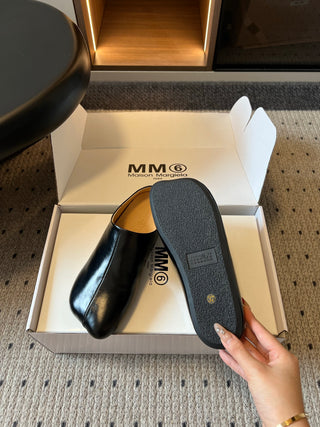 Maison Margiel*26ss early autumn new collection: headband-style Muller semi-slip-on shoes.