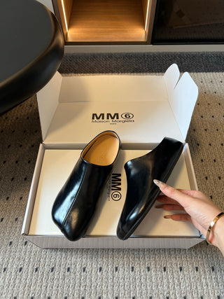 Maison Margiel*26ss early autumn new collection: headband-style Muller semi-slip-on shoes.