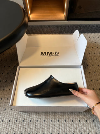 Maison Margiel*26ss early autumn new collection: headband-style Muller semi-slip-on shoes.