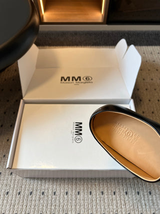 Maison Margiel*26ss early autumn new collection: headband-style Muller semi-slip-on shoes.