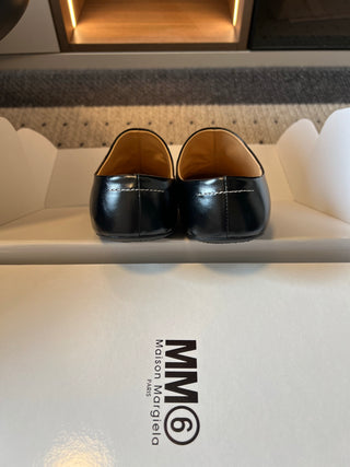 Maison Margiel*26ss early autumn new collection: headband-style Muller semi-slip-on shoes.