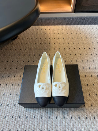 Chane*26ss Early Autumn New Collection – Color-Blocked Flat Sandals