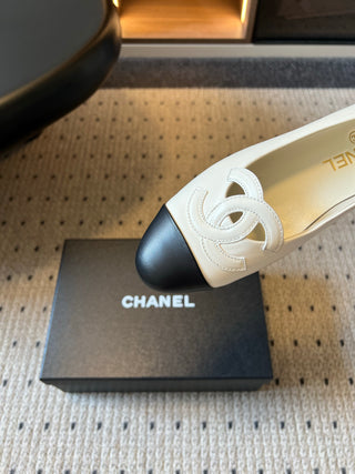 Chane*26ss Early Autumn New Collection – Color-Blocked Flat Sandals