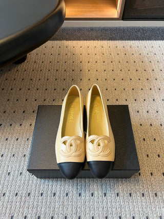 Chane*26ss Early Autumn New Collection – Color-Blocked Flat Sandals