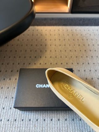 Chane*26ss Early Autumn New Collection – Color-Blocked Flat Sandals