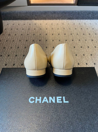 Chane*26ss Early Autumn New Collection – Color-Blocked Flat Sandals