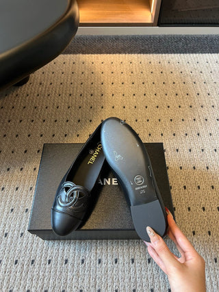 Chane*26ss Early Autumn New Collection – Color-Blocked Flat Sandals
