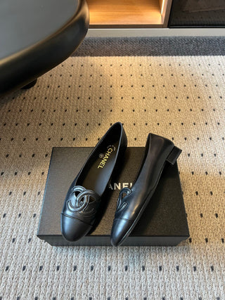 Chane*26ss Early Autumn New Collection – Color-Blocked Flat Sandals