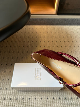 Maison Margiel*26ss Summer New Collection: Split Toe, One-Strap Mary Jane Flat Sandal