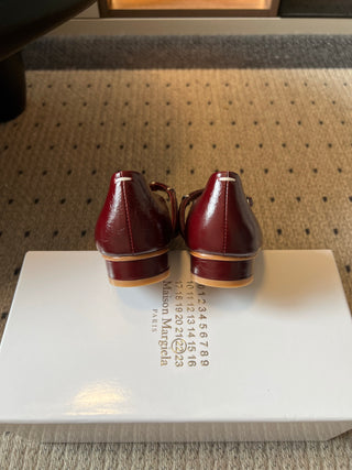 Maison Margiel*26ss Summer New Collection: Split Toe, One-Strap Mary Jane Flat Sandal