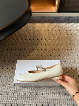 Maison Margiel*26ss Summer New Collection: Split Toe, One-Strap Mary Jane Flat Sandal