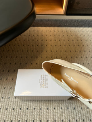 Maison Margiel*26ss Summer New Collection: Split Toe, One-Strap Mary Jane Flat Sandal