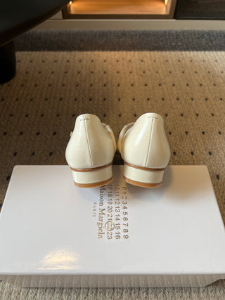Maison Margiel*26ss Summer New Collection: Split Toe, One-Strap Mary Jane Flat Sandal