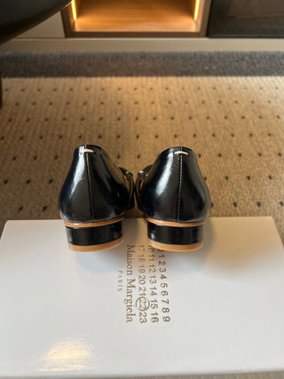 Maison Margiel*26ss Summer New Collection: Split Toe, One-Strap Mary Jane Flat Sandal