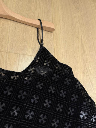 Chrome Hearts26 New Model: Cross-Stitch Embroidered Velvet Shoulder Shawl.