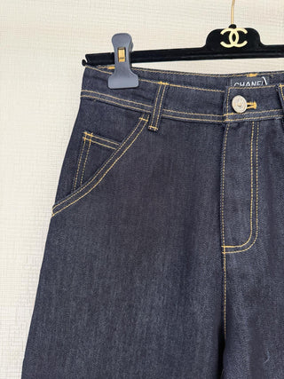 Chane*26’s new deep blue jeans.