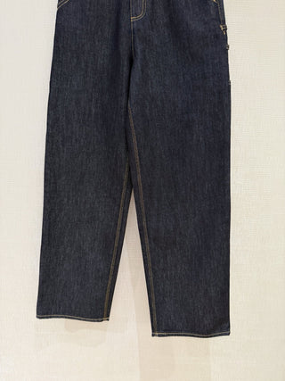 Chane*26’s new deep blue jeans.
