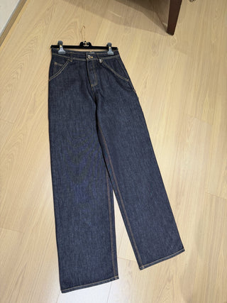 Chane*26’s new deep blue jeans.