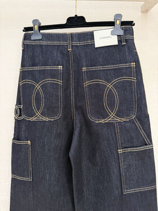 Chane*26’s new deep blue jeans.