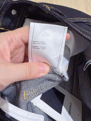 Chane*26’s new deep blue jeans.