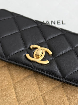 Chanel 25A suede-covered zippered bag