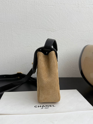 Chanel 25A suede-covered zippered bag