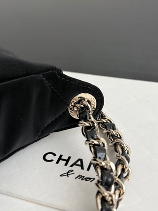 Chanel 25N Velvet Star⭐Camera bag, black.