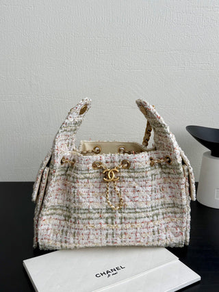 CHANEL 25 Bag with drawstring, bucket style, Hobo, white wool.